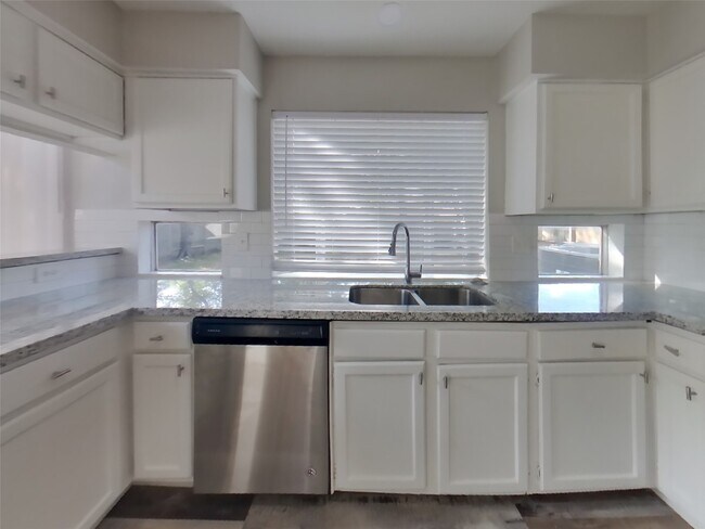 Foto del edificio - 7114 River Garden Dr