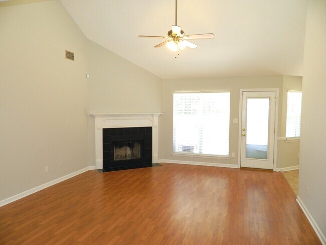 Building Photo - 1099 Maple Ridge Ct