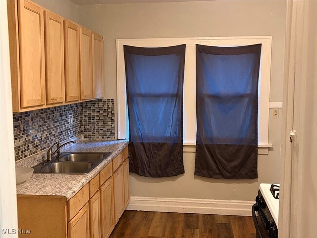 Building Photo - 922 Helmsdale Rd