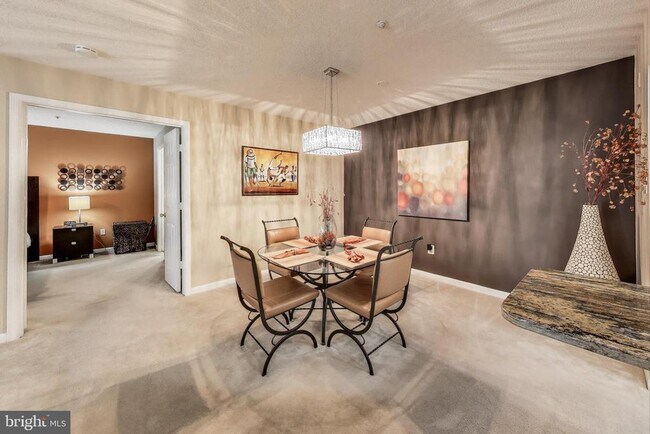 Foto del edificio - 10021 Vanderbilt Cir