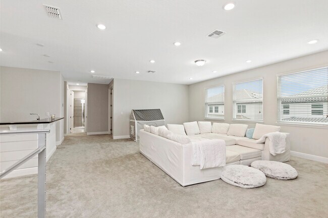 Building Photo - 8235 Ludington Cir