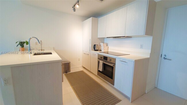 Foto del edificio - 501 NE 31st St