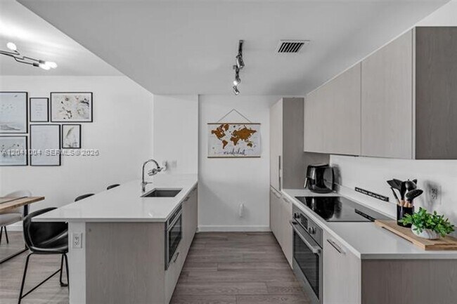 Foto del edificio - 501 NE 31st St