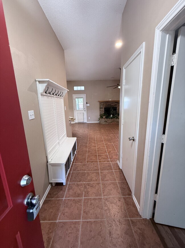 Building Photo - 3305 Shadow Trail