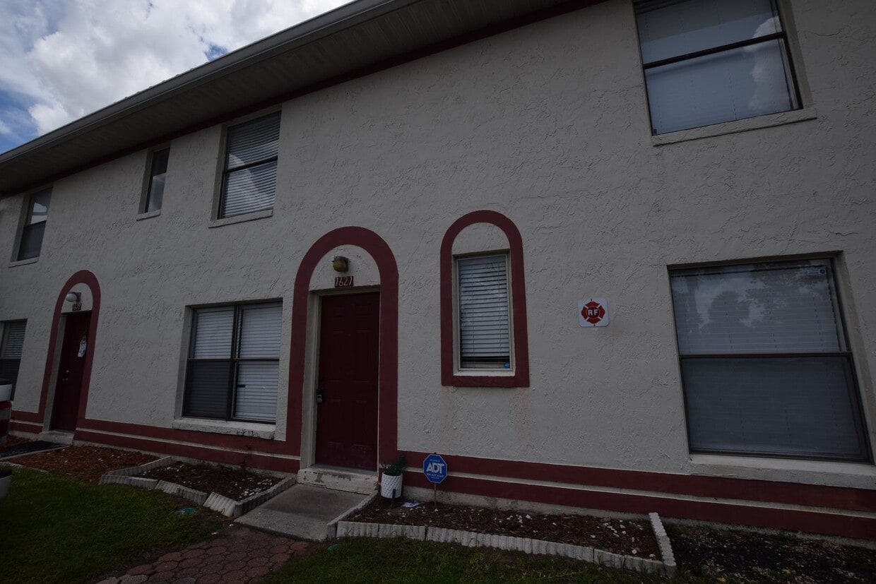 Photo - 2 Bedroom, 2.5 Bath Single Family Condo For Rent at 1621 Sandy Point Square #61 Orlando, Fl, 32807