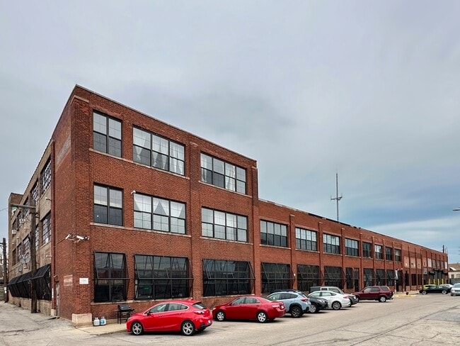 Building Photo - 3134 W Carroll Ave