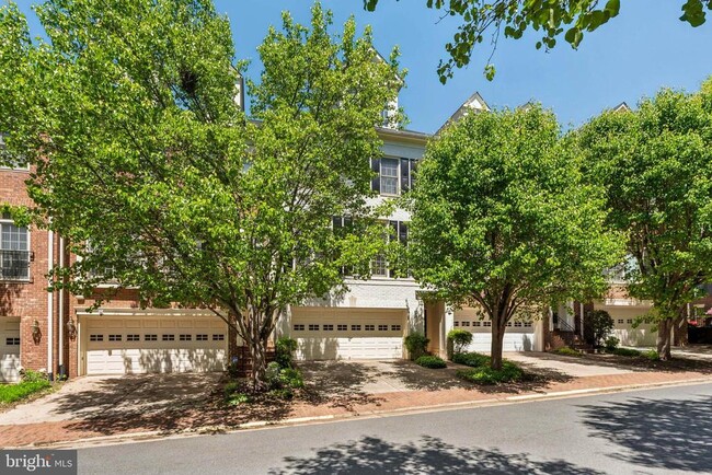 Building Photo - 7489 Carriage Hills Dr