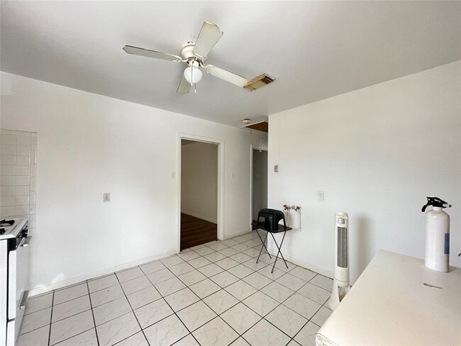 Building Photo - 4823 Shreveport Blvd