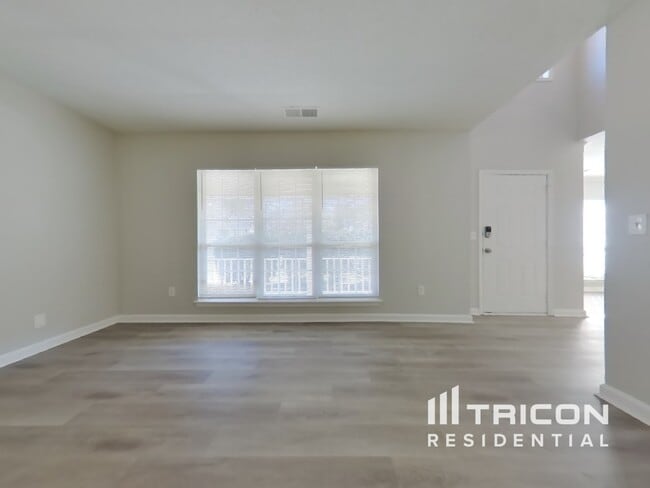 Foto del edificio - 5132 Meadows Lake Dr