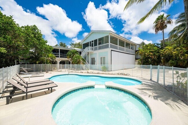 Foto del edificio - 21640 Overseas Hwy