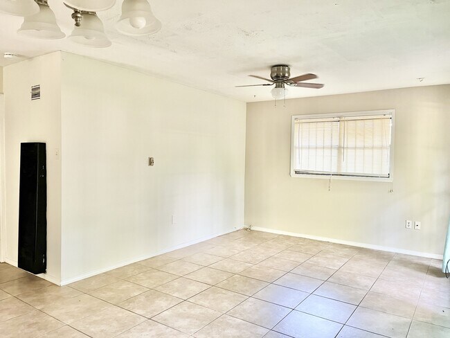 Foto del edificio - 1242 Aster St