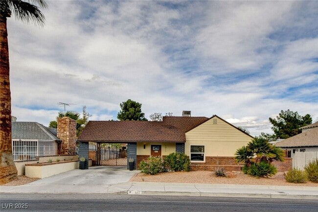 Building Photo - 1017 E Oakey Blvd