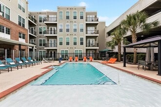 Building Photo - Delaneaux