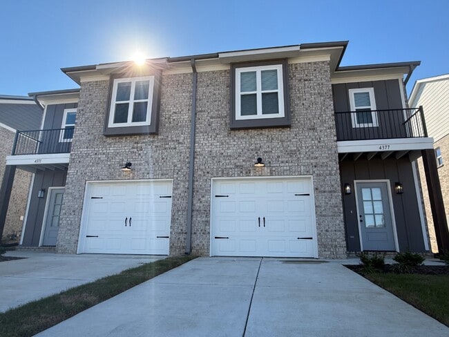 Building Photo - 4374 Parkcrest Dr