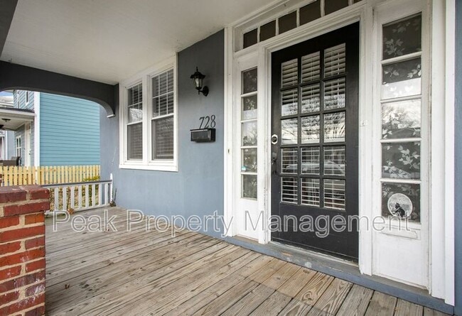 Building Photo - 728 Arnold Ave