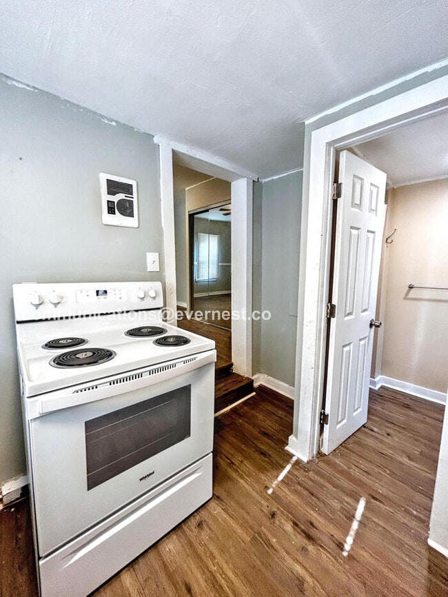 Building Photo - 100 Chestnut St