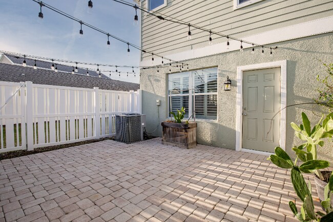 Building Photo - 12587 Sagewood Dr
