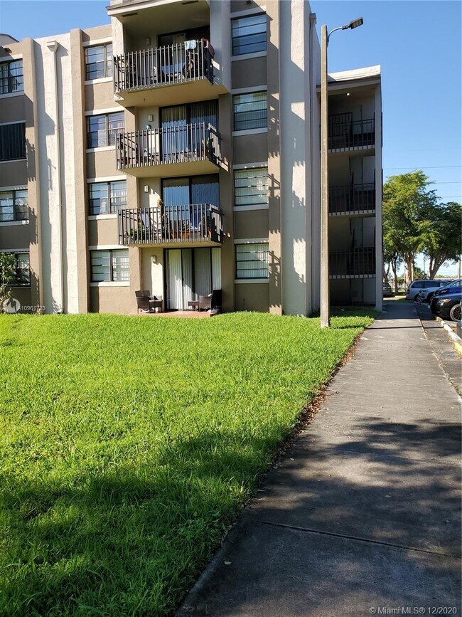 Building Photo - 3561 SW 117th Ave