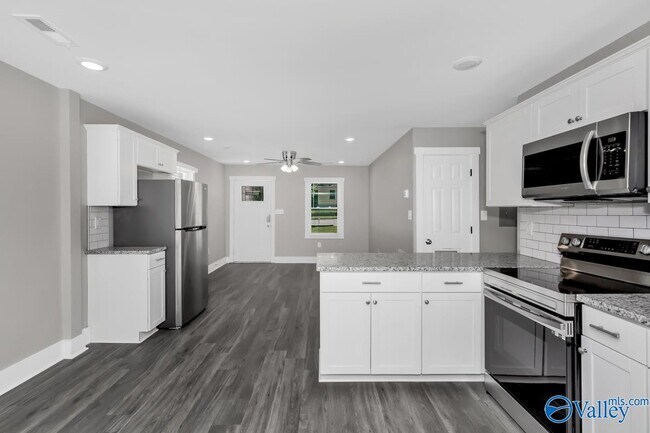 Foto del edificio - 908 Fairway Dr NW