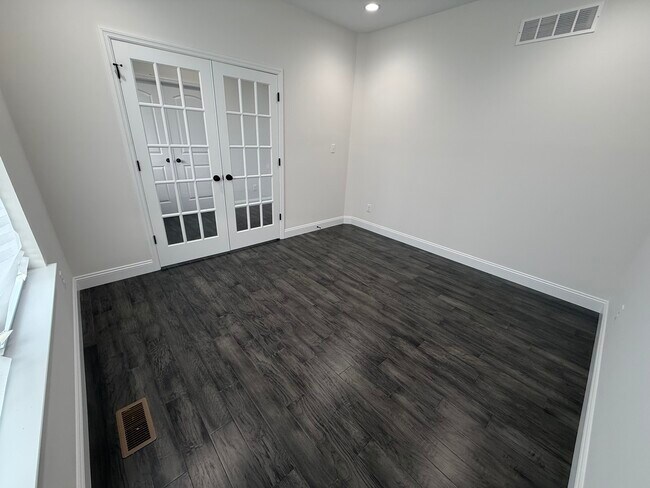 Building Photo - 156 Far Meadow Dr