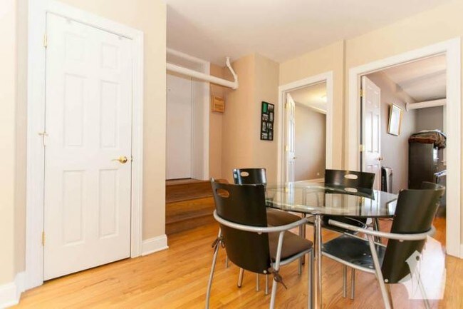 Building Photo - bedroom in CHICAGO IL 60641