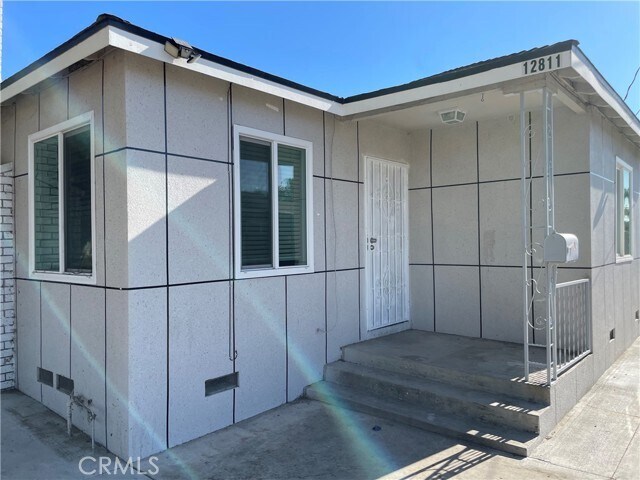 Foto del edificio - 12811 Oaks Ave