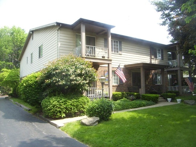 Building Photo - 44 Southwoods Ave