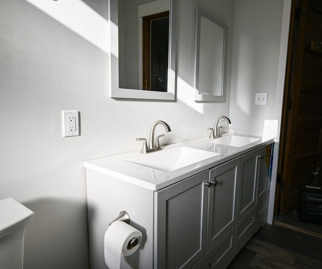 Foto del edificio - 405-407 W Main St - Duplex