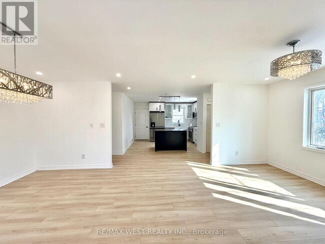 Building Photo - 34 Touraine Ave