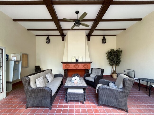 Outdoor Common Area - 2117 W Dekle Ave