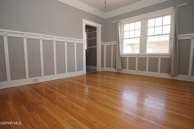 Building Photo - 2731 Aurora Ave