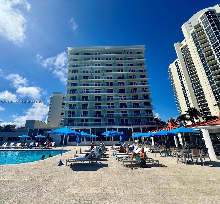 Primary Photo - 19201 Collins Ave