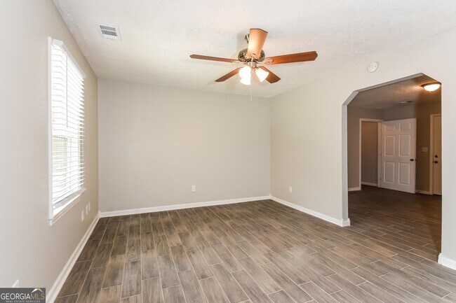 Foto del edificio - 406 N Dogwood St