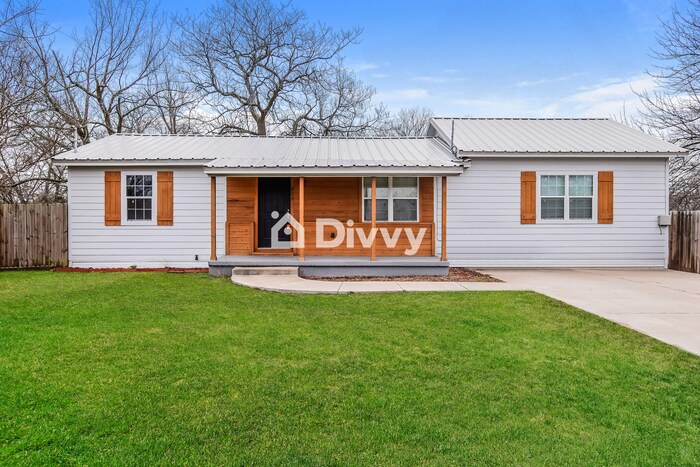 Foto principal - 300 N 5th St, Quinlan, TX 75474