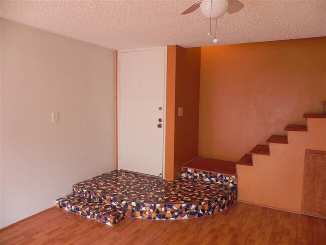Foto del edificio - 2BR/2BA LOFT CONDO IN BIXBY KNOLLS