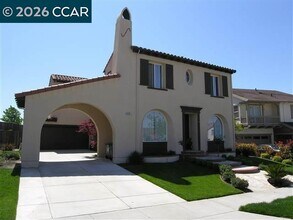 Building Photo - 1830 Hollyview Dr