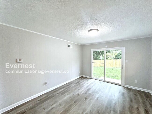 Foto del edificio - 8641 Kinard Cove