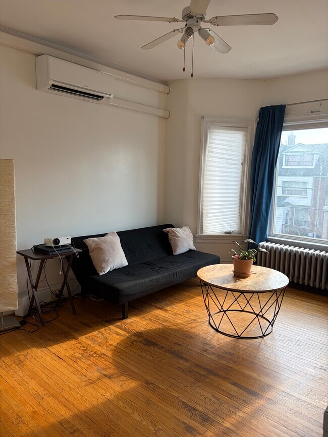 Photo du bâtiment - Ossington - Harbord & College