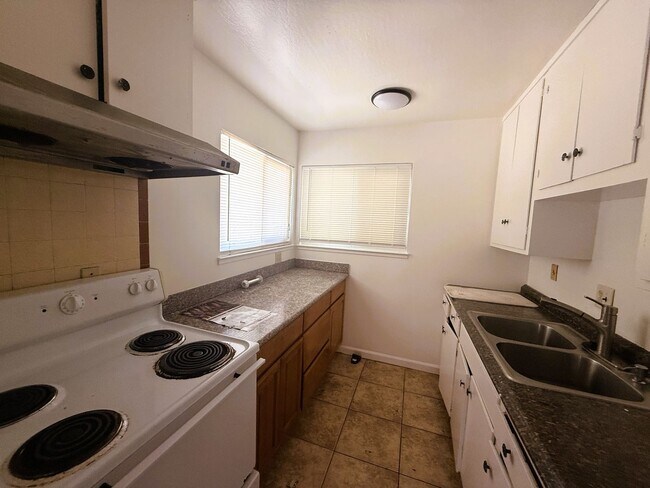Foto del edificio - 2029-2035 Key Blvd