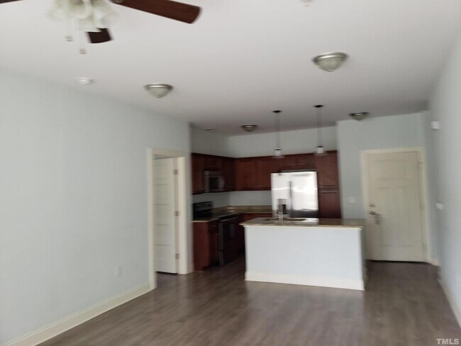 Foto del edificio - 4021 Blackstone Dr