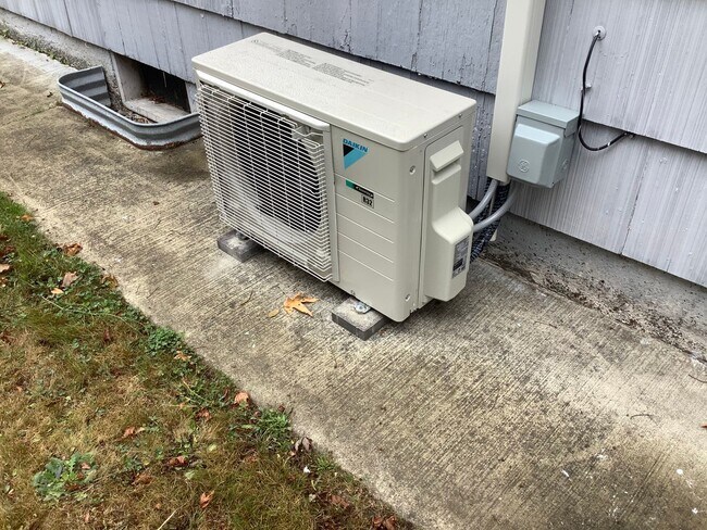 Building Photo - 2049