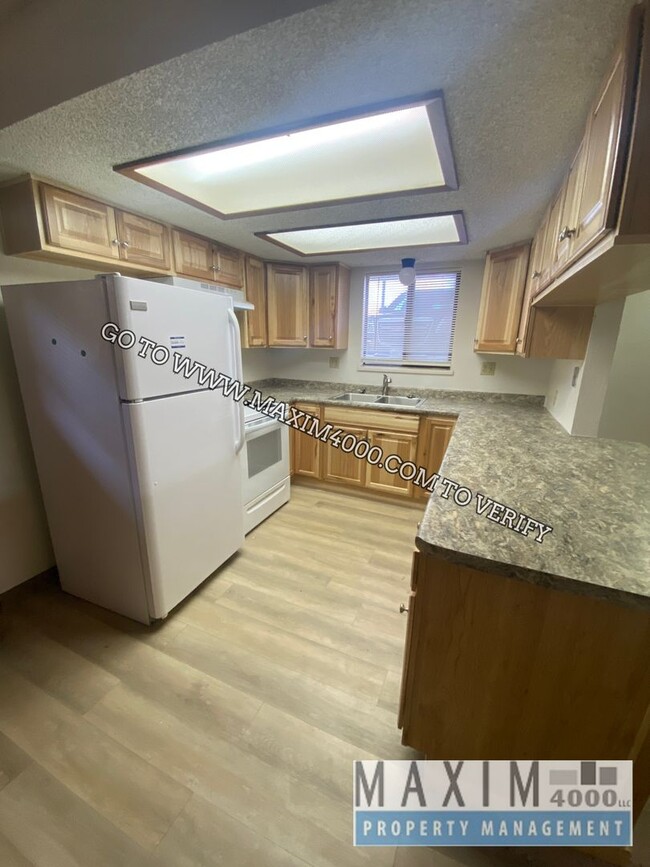 Foto del edificio - 2150 COLLEGE PLACE #13