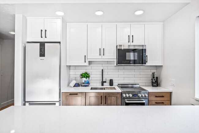 Building Photo - 1385 Lowell Ave