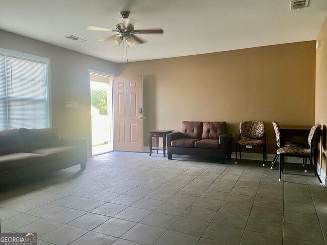 Foto del edificio - 103 Ronald Pride Blvd