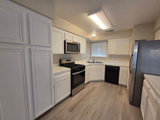 Foto del edificio - 3 Bed / 2 Bath Single-Story Rental with Open Layout & Low-Maintenance Yard