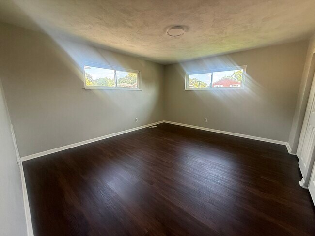 Foto del edificio - 2235 1/2 Iroquois St