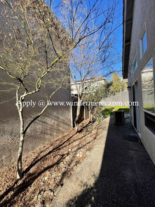 Building Photo - Spacious and Airy Rocklin Home! New Flooring!