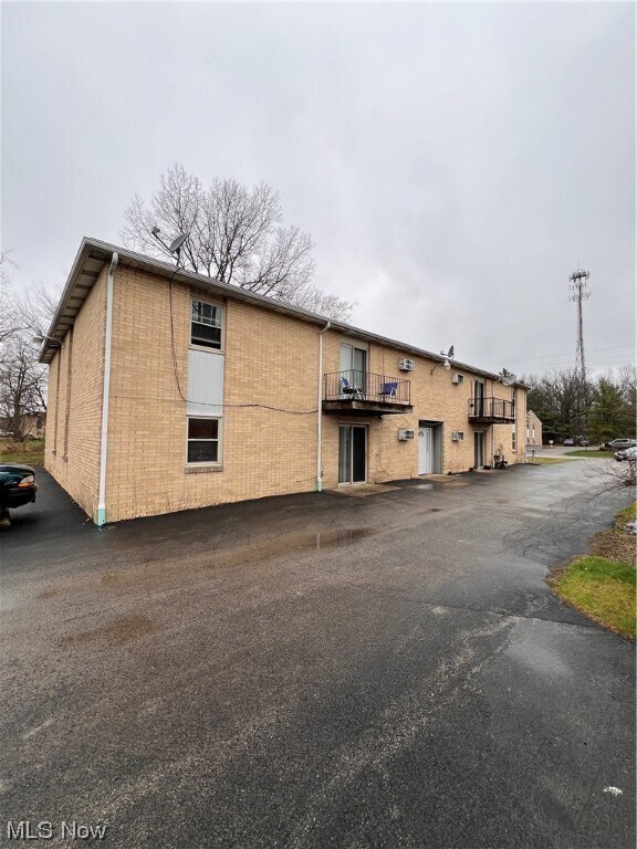 249 Folsom St NW Unit 5, Warren, OH 44483 Room for Rent in Warren, OH