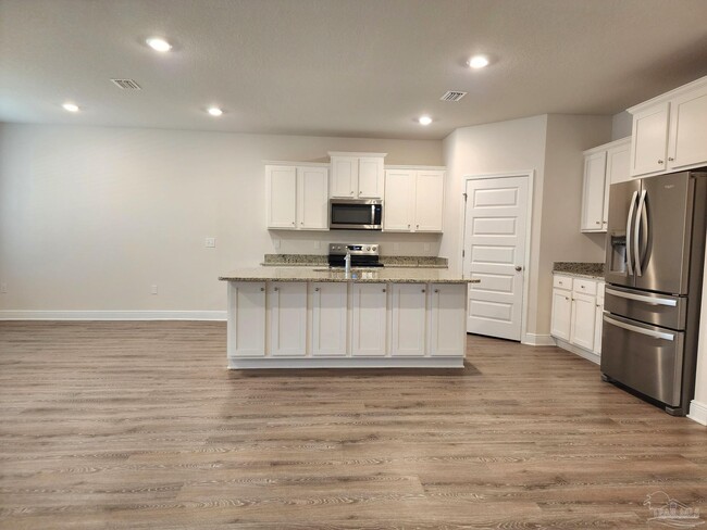 Foto del edificio - 7890 Burnside Lp