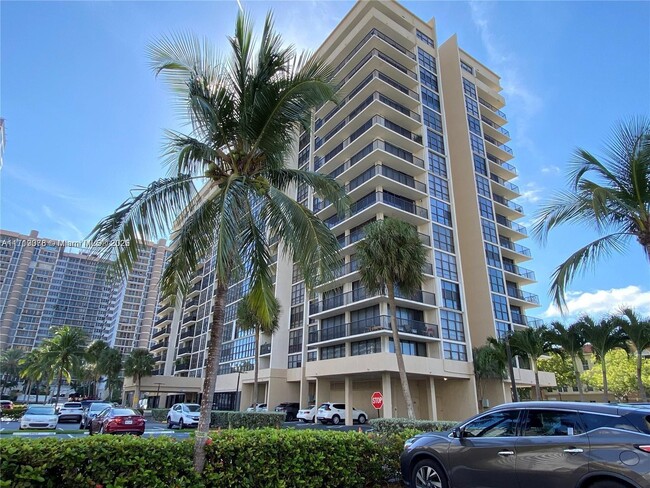 Building Photo - 2049 S Ocean Dr